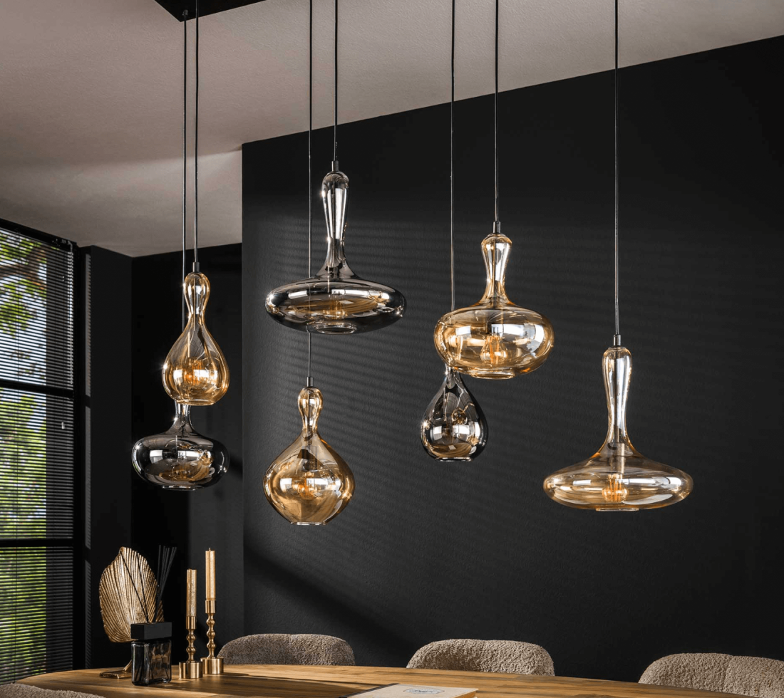 gezellige lamp voor boven de tafel met glazen bollen