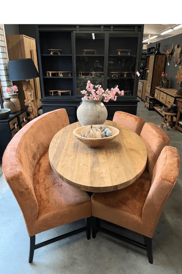ovale eetkamerbank 240 cm in terracotta oranje kleur met 3 stoelen