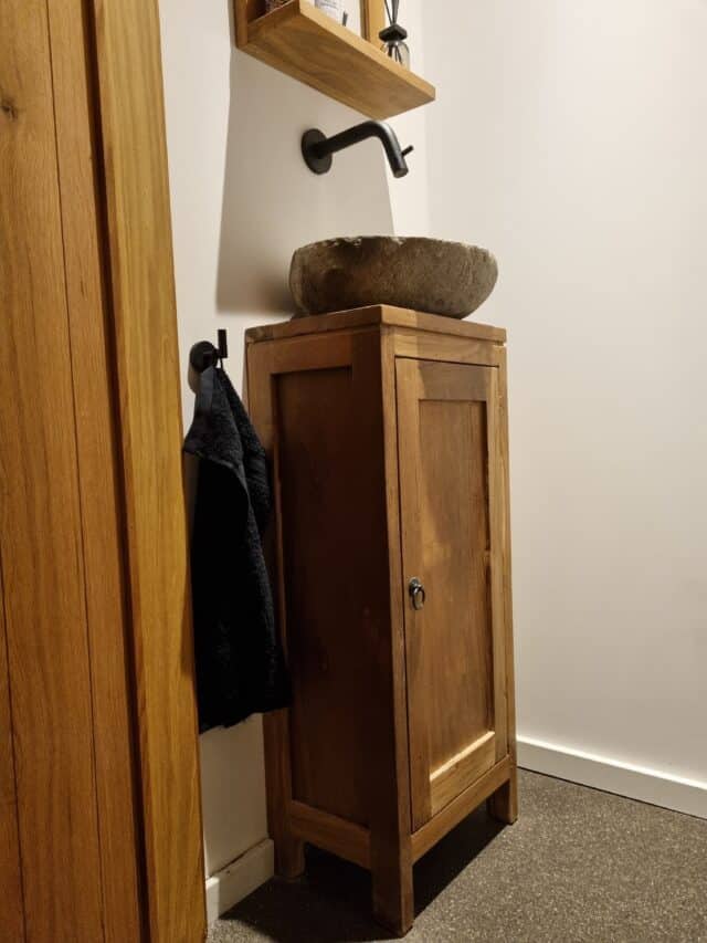 Teak hhouten smal klein toiletkastje