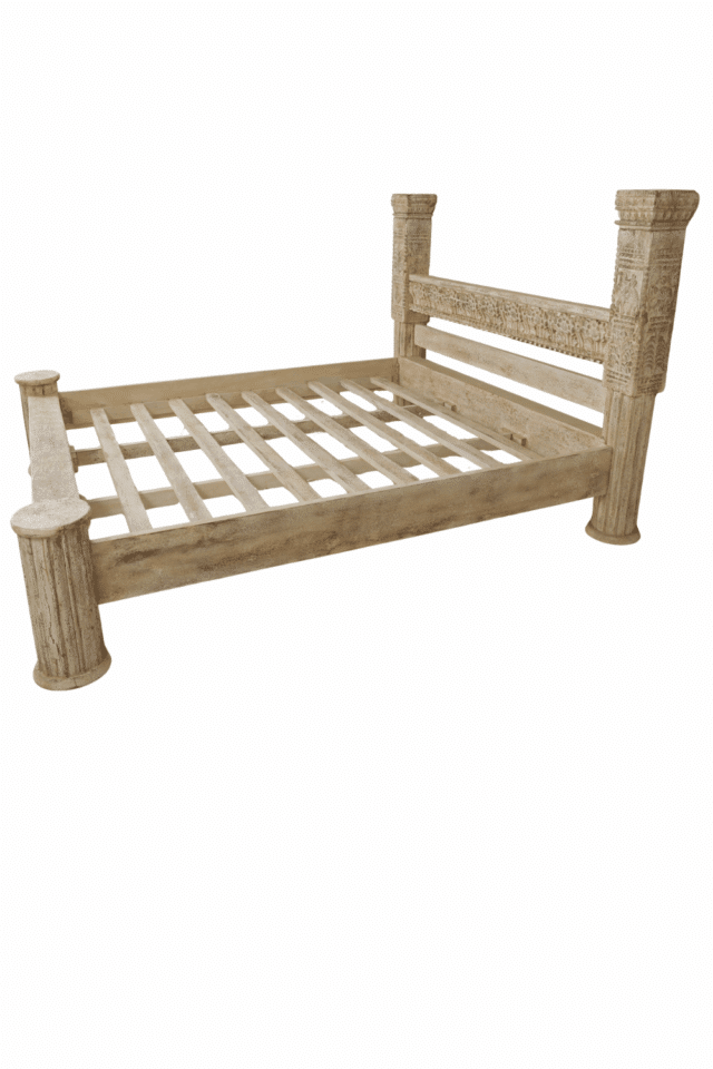 Indiase houten bed antiek met houtsnijwerk houten bed beige